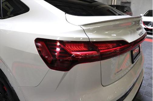 2021 Audi e-tron Prestige
