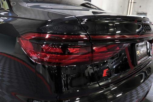 Mythos Black Metallic 2023 Audi S8 4.0T