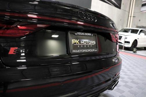 Mythos Black Metallic 2023 Audi S8 4.0T
