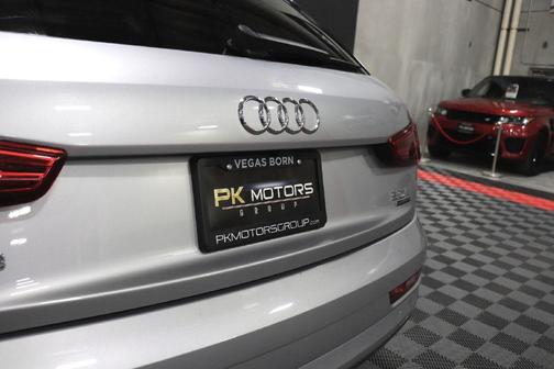 Florett Silver Metallic 2018 Audi Q3 2.0T Premium Plus