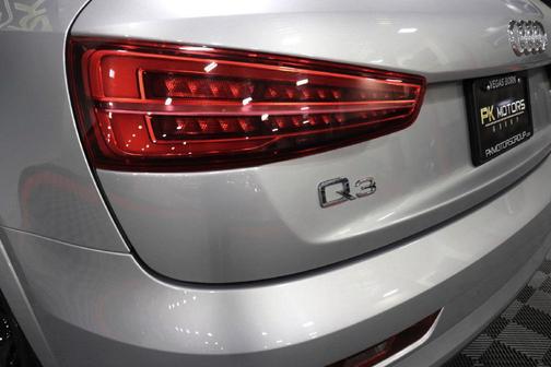 Florett Silver Metallic 2018 Audi Q3 2.0T Premium Plus