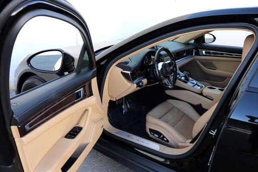 2018 Porsche Panamera 4