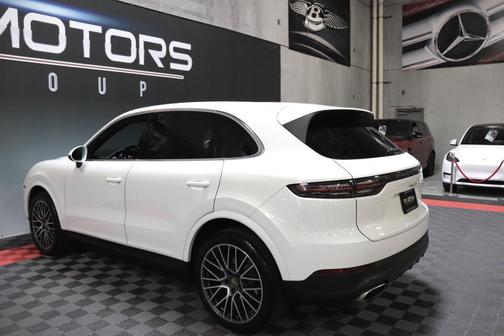 2020 Porsche Cayenne Base (Tiptronic)