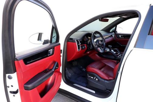 2020 Porsche Cayenne Base (Tiptronic)