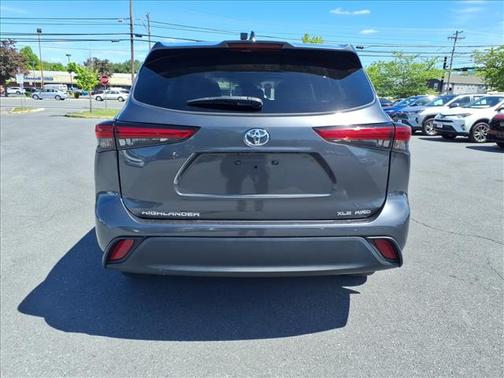 Gray 2021 Toyota Highlander XLE