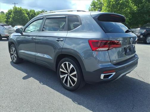 Platinum Gray Metallic 2022 Volkswagen Taos 1.5T SE
