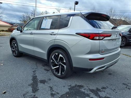 2022 Mitsubishi Outlander SE