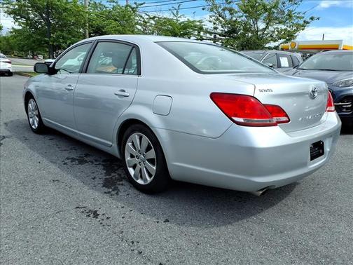 Titanium Metallic 2005 Toyota Avalon Touring