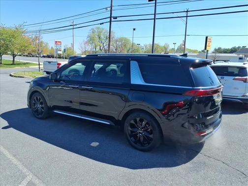 Black Pearl 2023 Kia Carnival SX Prestige