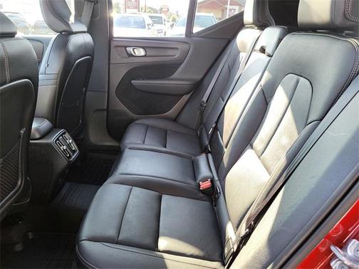 2019 Volvo XC40 T5 Momentum