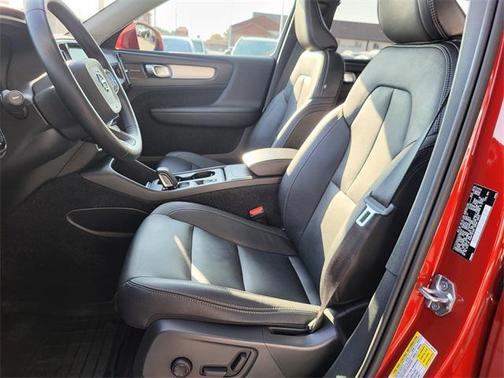 2019 Volvo XC40 T5 Momentum