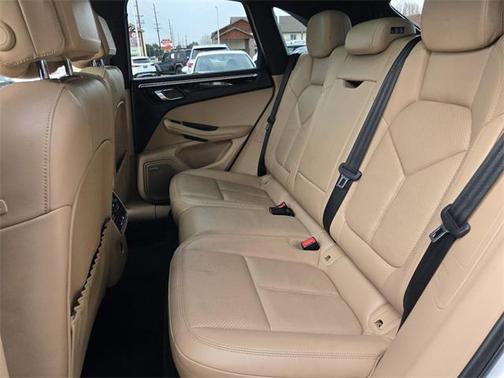 2020 Porsche Macan Base