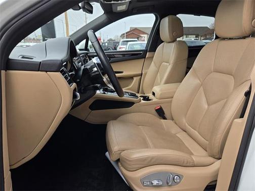 2020 Porsche Macan Base