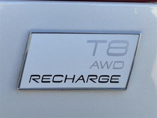 2023 Volvo XC60 Recharge Plug-In Hybrid T8 Ultimate Bright Theme