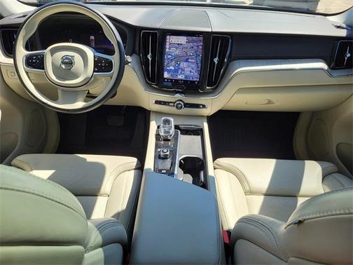 2022 Volvo XC60 Recharge Plug-In Hybrid T8 Inscription
