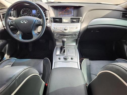 2017 INFINITI Q70L 3.7X