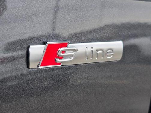 2022 Audi Q5 e 55 S line Prestige