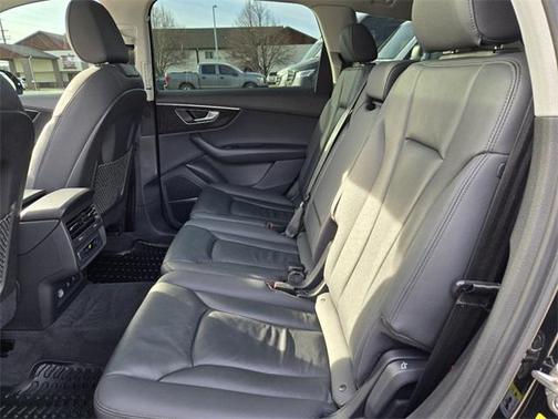 2022 Audi Q7 55 Premium Plus