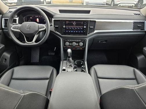2023 Volkswagen Atlas 3.6L SE w/Technology