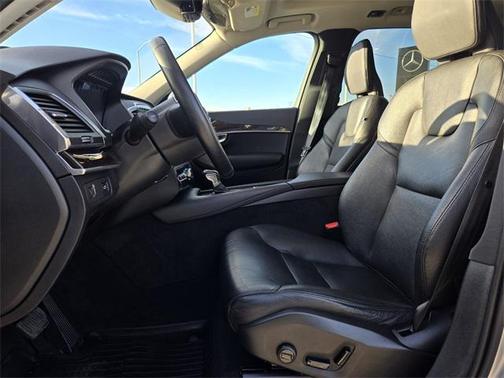 2019 Volvo XC90 T6 Momentum