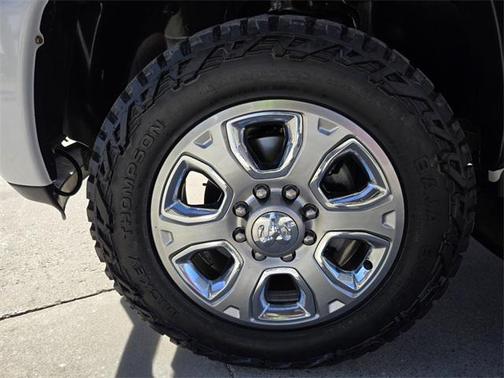 2018 RAM 2500 Laramie Crew Cab 4x4 8' Box