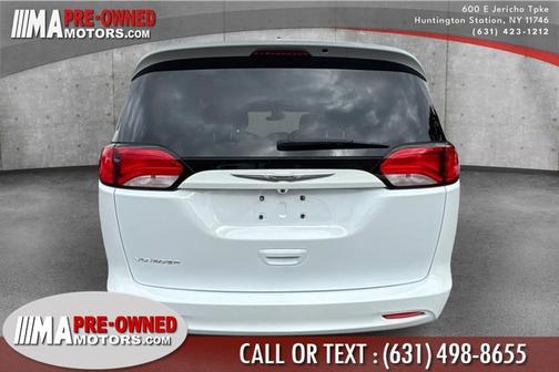 2022 Chrysler Voyager LX