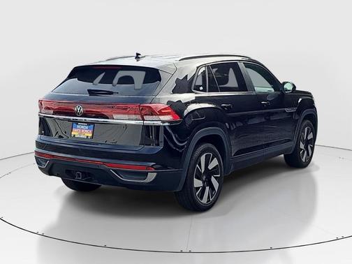 Deep Black Pearl Effect 2024 Volkswagen Atlas Cross Sport 2.0T SE w/Technology