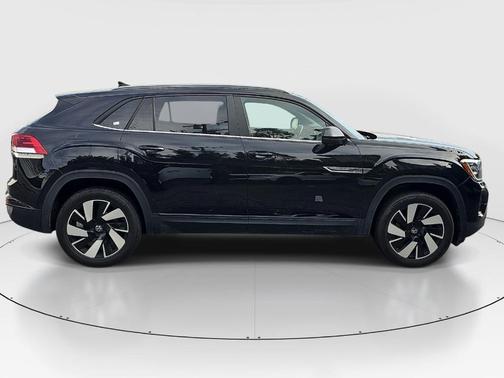 Deep Black Pearl Effect 2024 Volkswagen Atlas Cross Sport 2.0T SE w/Technology