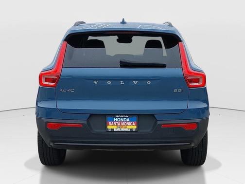 Fjord Blue Metallic 2024 Volvo XC40 B5 Core