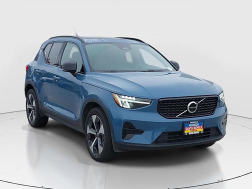 Fjord Blue Metallic 2024 Volvo XC40 B5 Core