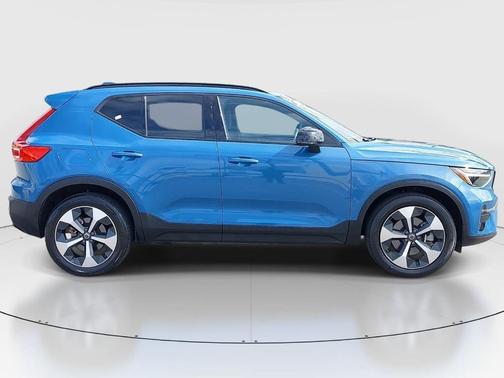 2024 Volvo XC40 B5 Core