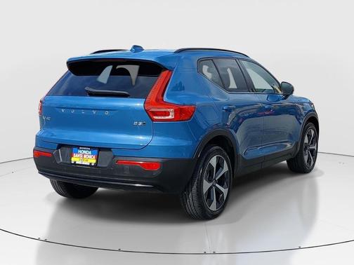 2024 Volvo XC40 B5 Core