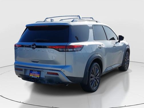 2022 Nissan Pathfinder SL