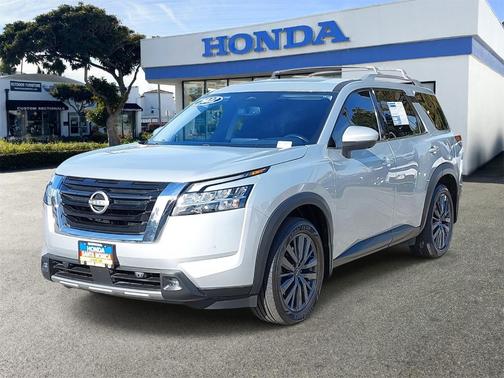 2022 Nissan Pathfinder SL