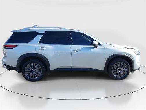 2022 Nissan Pathfinder SL
