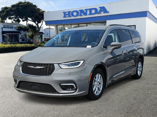 2022 Chrysler Pacifica Touring-L