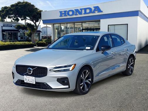 2024 Volvo S60 B5 Plus Dark Theme