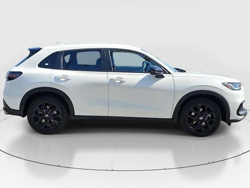 White 2023 Honda HR-V Sport