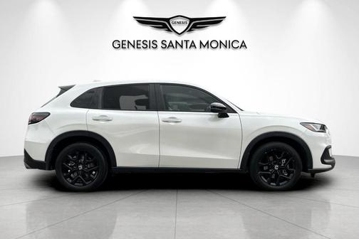 White 2023 Honda HR-V Sport