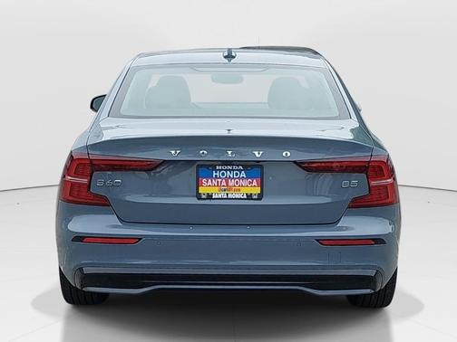 Thunder Gray Metallic 2024 Volvo S60 B5 Core Dark Theme