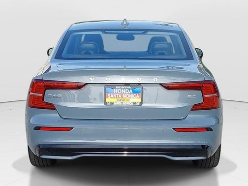 2024 Volvo S60 B5 Core Dark Theme