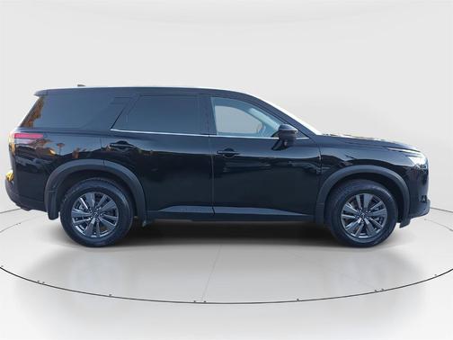 2024 Nissan Pathfinder S