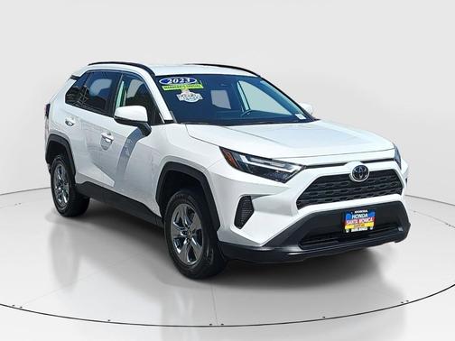 Ice 2023 Toyota RAV4 XLE