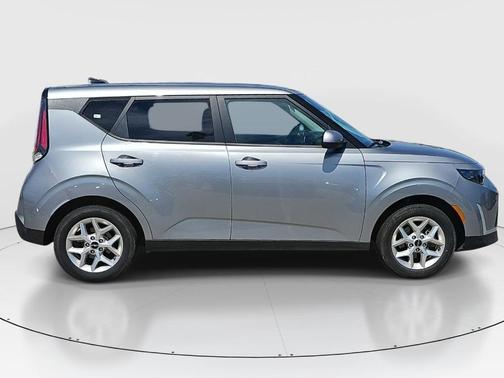 Steel Gray 2024 Kia Soul LX