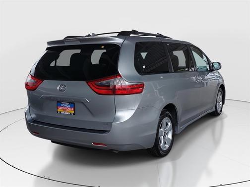 2020 Toyota Sienna LE