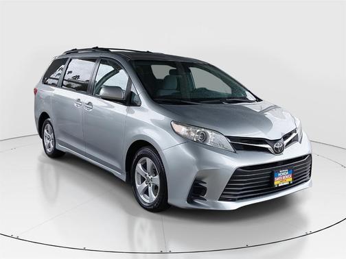 2020 Toyota Sienna LE