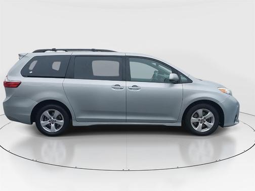 2020 Toyota Sienna LE