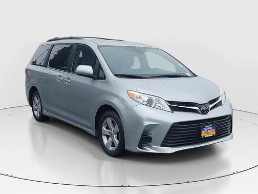 2020 Toyota Sienna LE