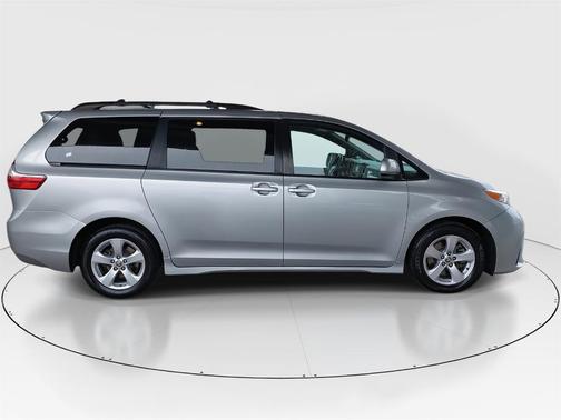 2020 Toyota Sienna LE
