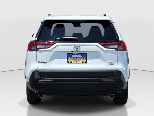 Ice 2023 Toyota RAV4 XLE